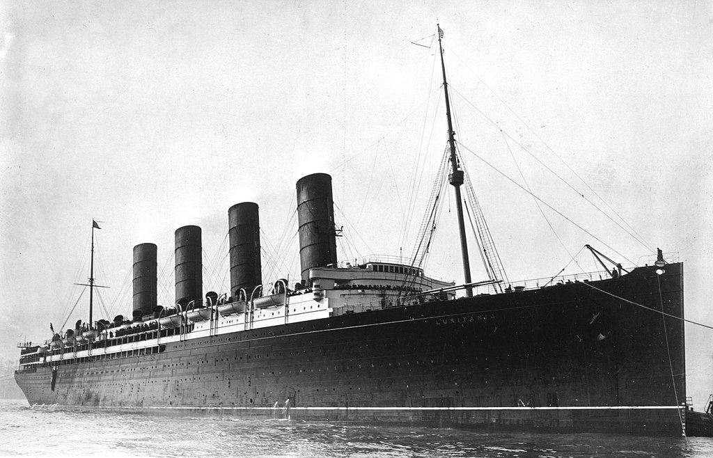 Lusitania arriving in New York City in 1907