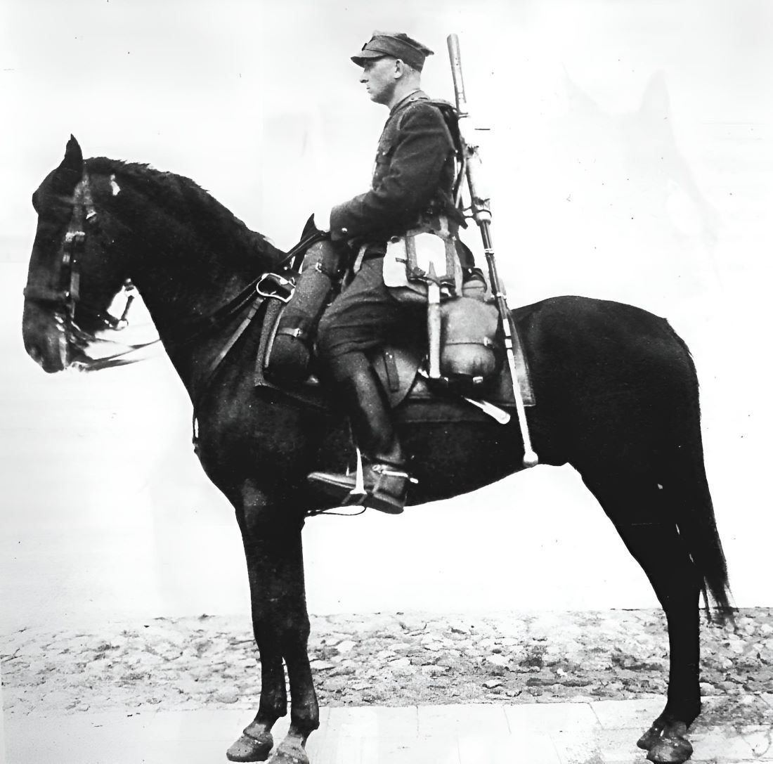 Polish uhlan with wz. 35 anti-tank rifle. Military instruction published in Warsaw in 1938