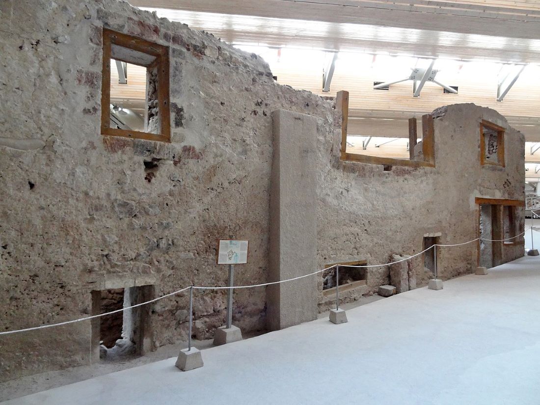 Facade of the West House on Triangle Square in Akrotiri with the entrance on the eastern side of the building
