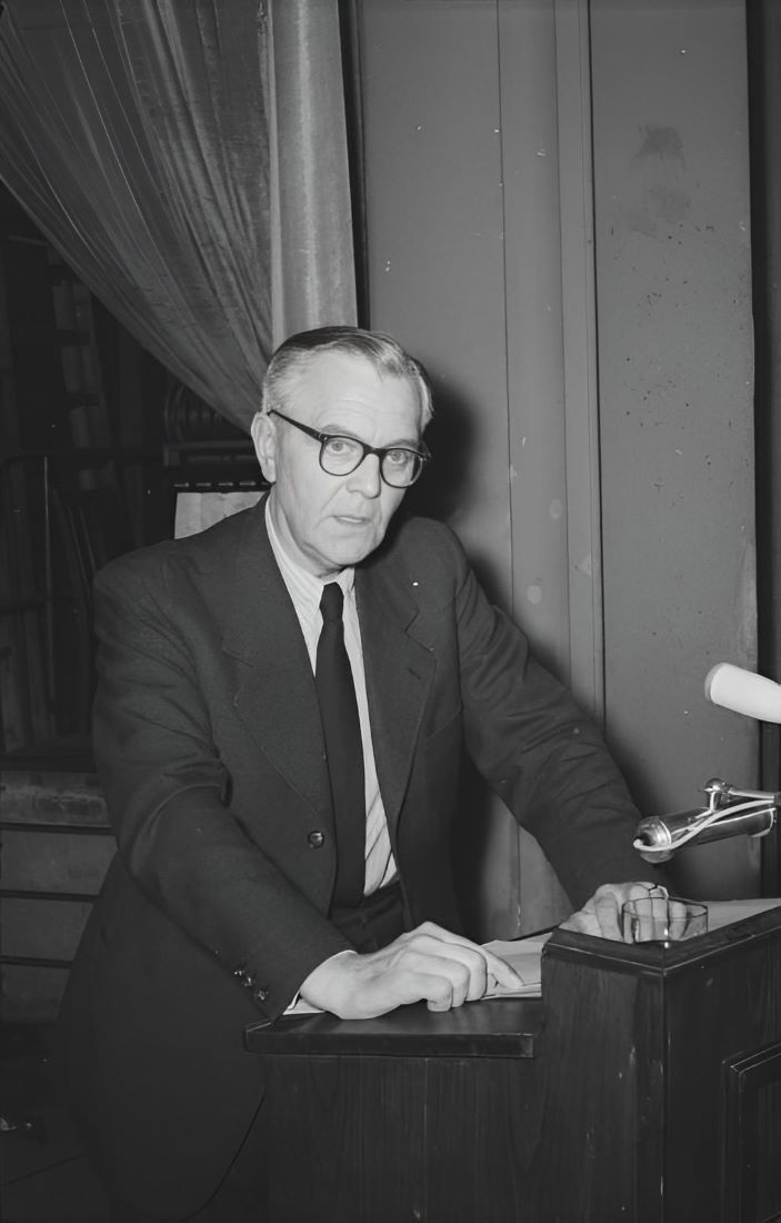 Paulus speaking at a press conference in East Berlin in 1954