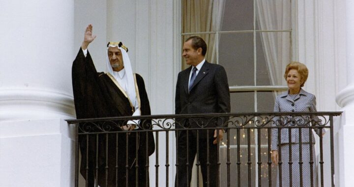 King Faisal of Saudi Arabia with U.S. president Richard Nixon and his wife Pat Nixon in Washington, D.C., 27 May 1971