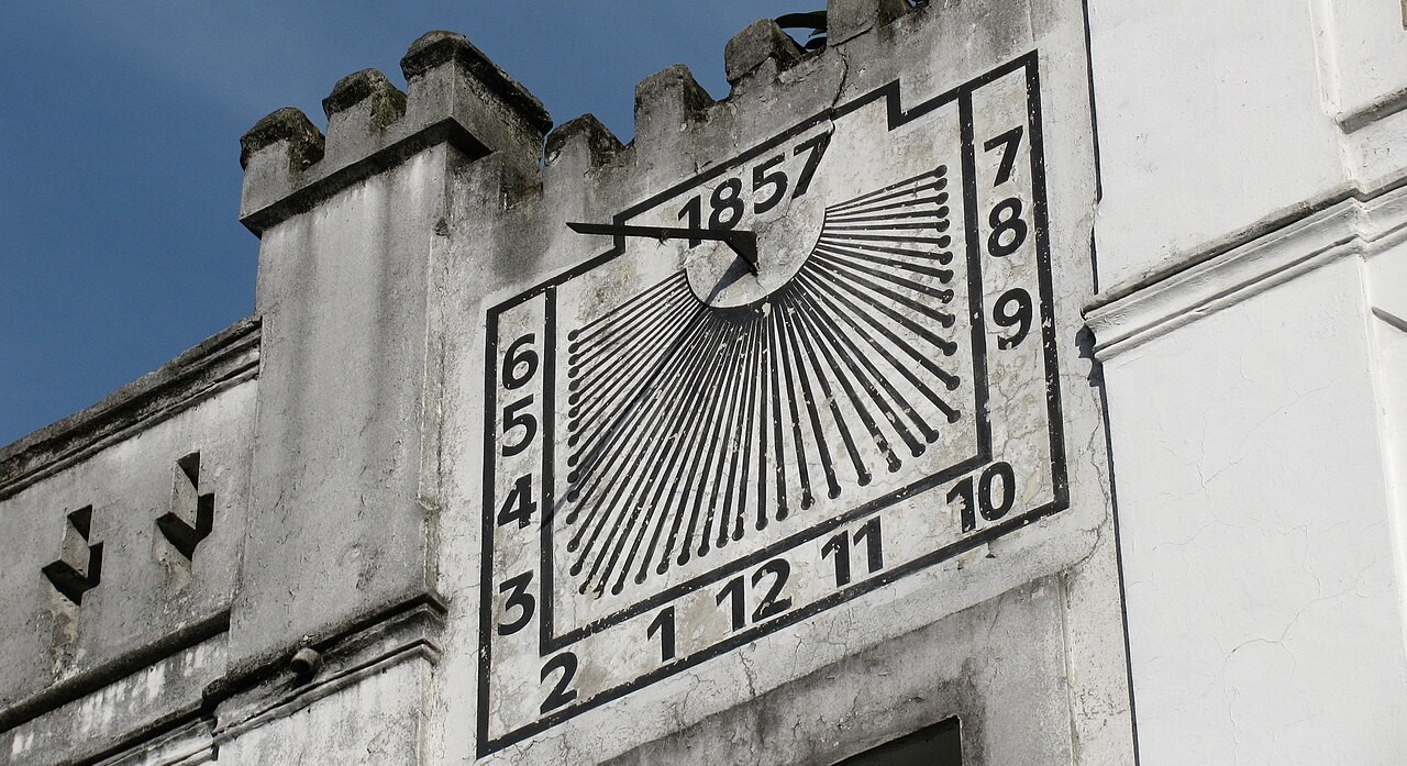 Gnomon situated on the wall of a building facing Tiradentes Square, Curitiba, Brazil